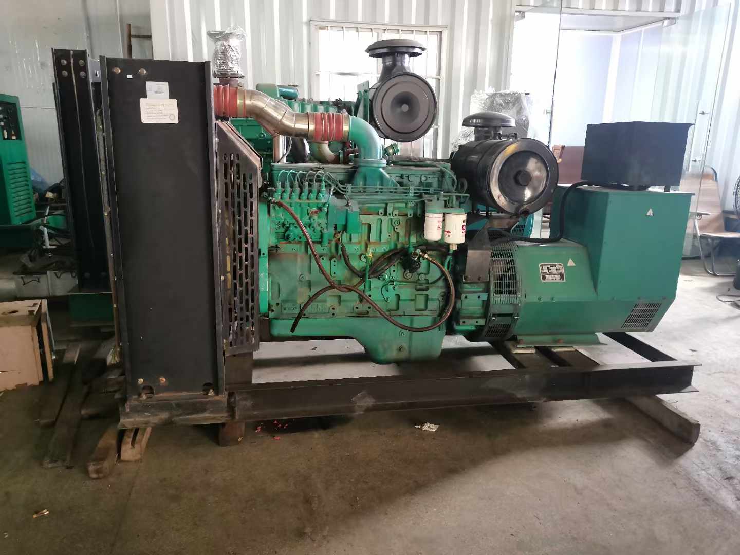 新平发电机租赁如何确定电缆的承载电流是否在安全范围内？