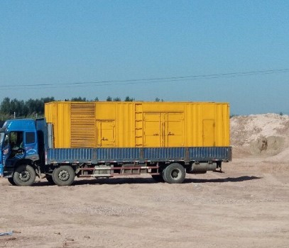 新平发电机出租如何判断柴油发电机冷却液是否需要更换？