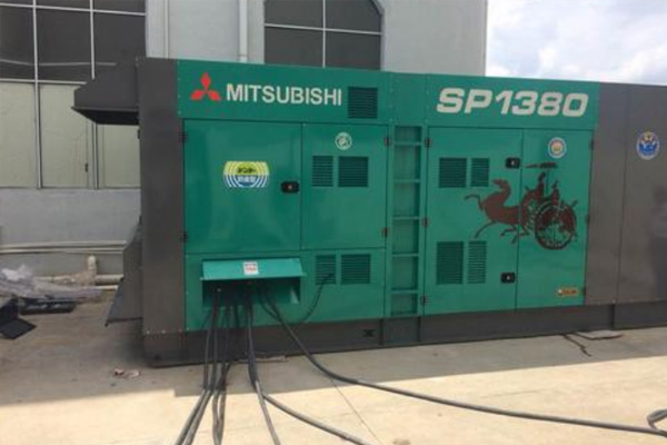 新平为什么有些柴油发电机组的输出电压可以调节？