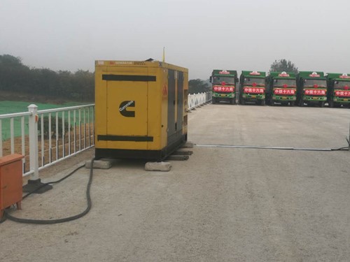 新平电力系统的稳定性和设备兼容性如何影响发电机组的频率规格？