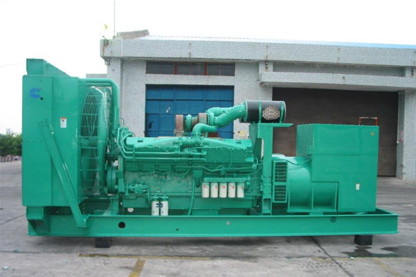 新平工厂发电机应急发电时如何更准确地检查发电机状态？