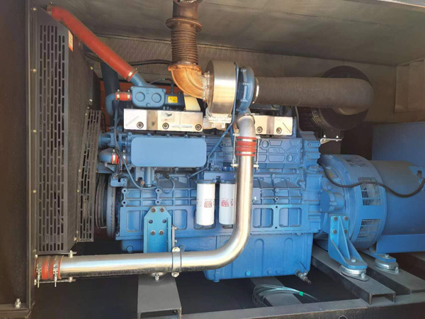 新平燃油消耗率与进气温度的具体关系是什么？