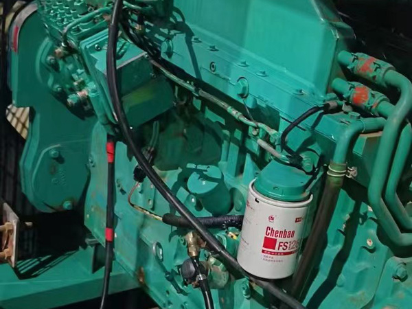 新平如何确定新的发电机组控制系统是否与原系统兼容？