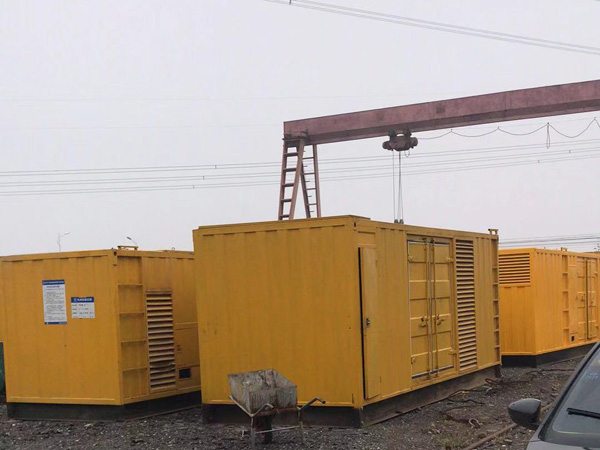 新平100kw柴油发电机组每小时油耗？