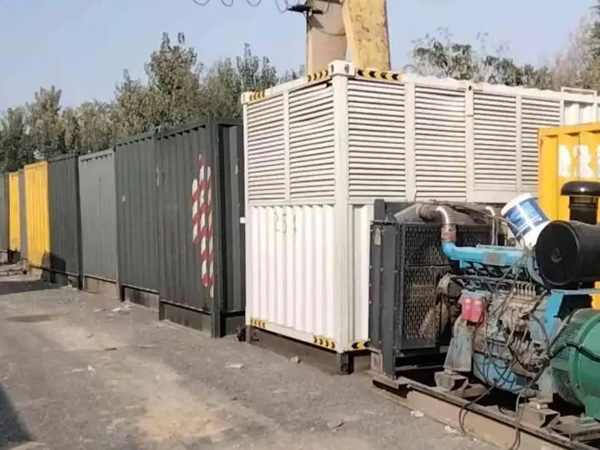 新平200KW柴油发电机机组每小时油耗是多少？